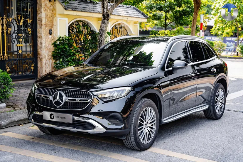 Hình ảnh xe MERCEDES-BENZ C-CLASS 2024 ĐEN 9.000 KM