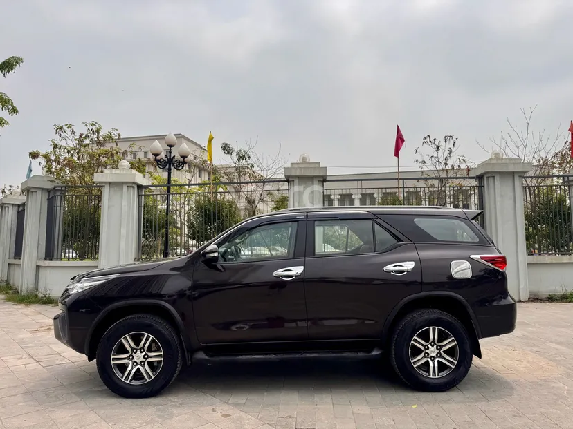 Hình ảnh xe TOYOTA FORTUNER 2.4MT DẦU 2017 NÂU 120.000 KM