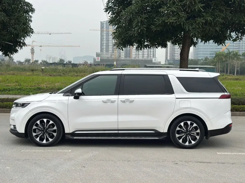 Hình ảnh xe KIA CARNIVAL 2.2D SIGNATURE 2023 TRẮNG 40.000 KM