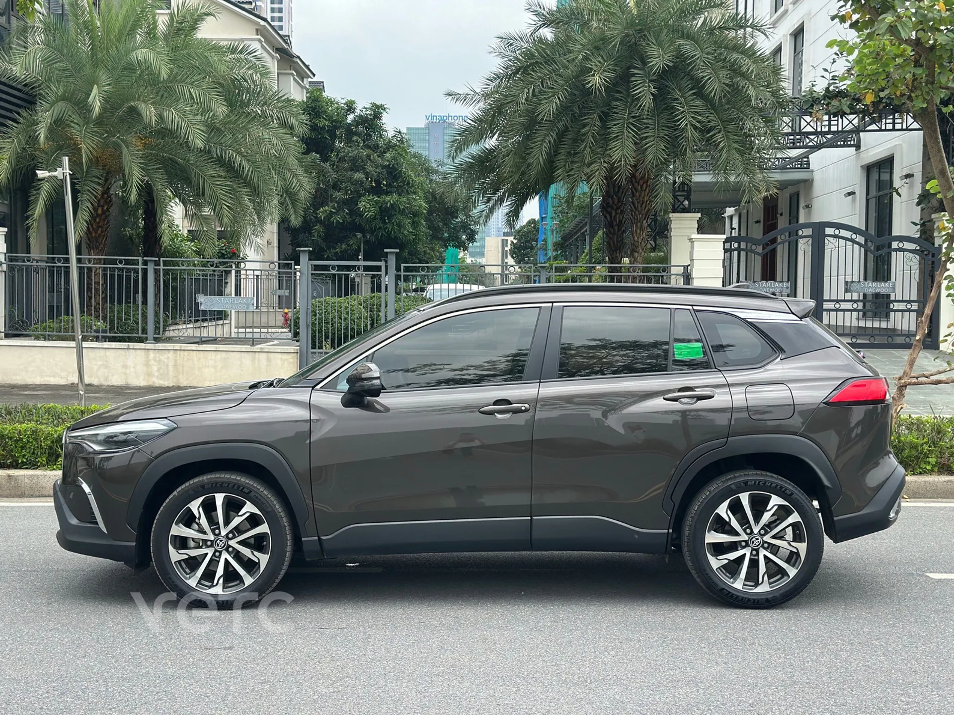 Hình ảnh xe TOYOTA COROLLA CROSS 1.8V 2020 NÂU 37.000 KM