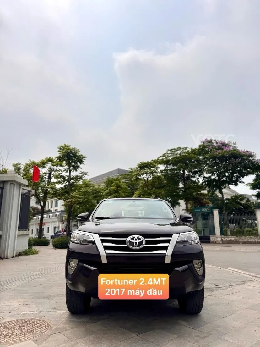 Hình ảnh xe TOYOTA FORTUNER 2.4MT DẦU 2017 NÂU 120.000 KM