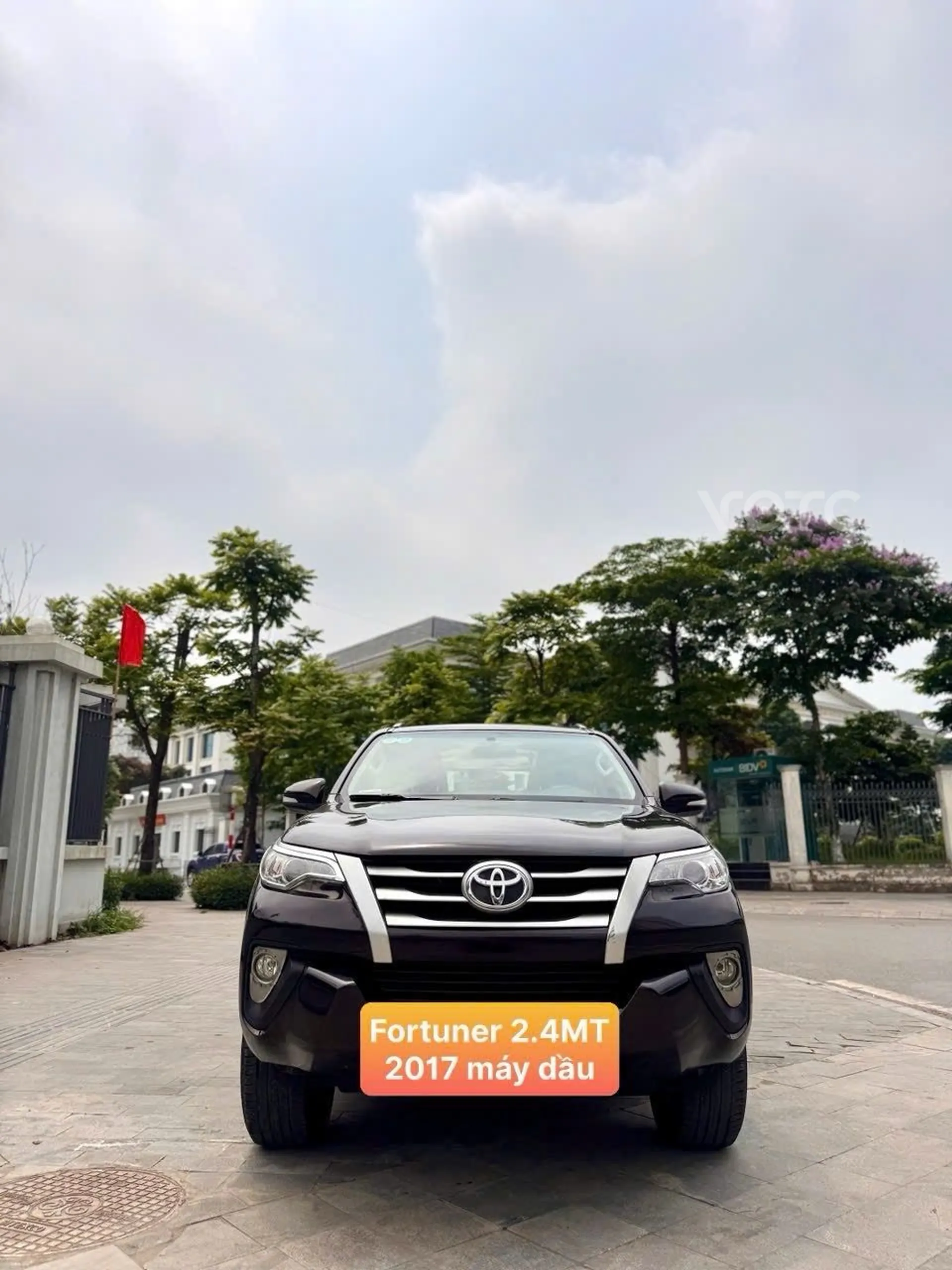 Hình ảnh xe TOYOTA FORTUNER 2.4MT DẦU 2017 NÂU 120.000 KM