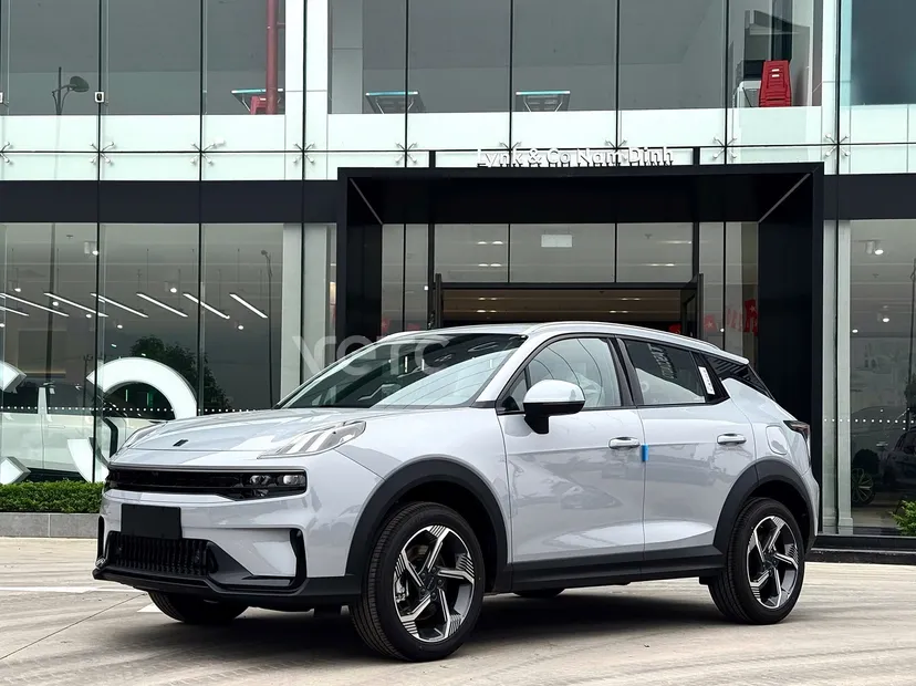 Hình ảnh xe LYNK & CO 06 CỐP ĐIỆN 2025 XÁM