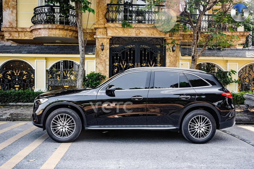 Hình ảnh xe MERCEDES-BENZ C-CLASS 2024 ĐEN 9.000 KM