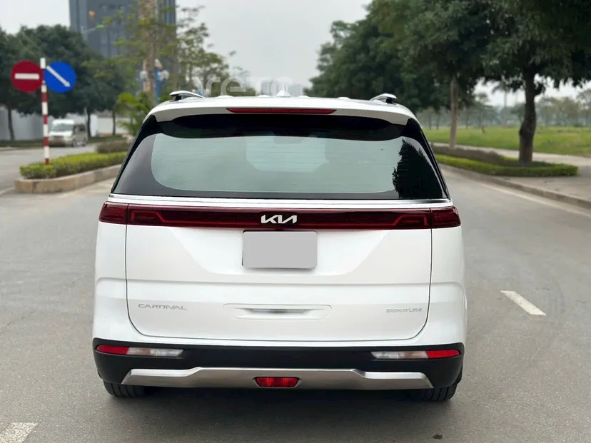 Hình ảnh xe KIA CARNIVAL 2.2D SIGNATURE 2023 TRẮNG 40.000 KM