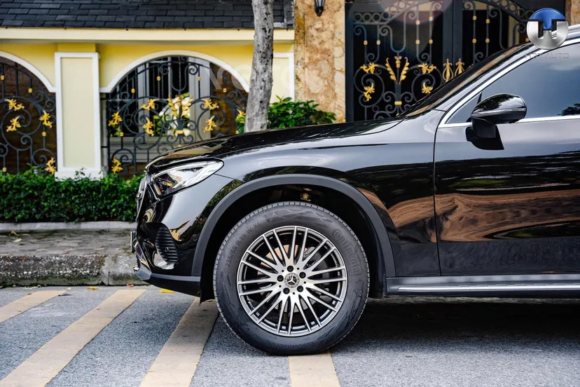 Hình ảnh xe MERCEDES-BENZ C-CLASS 2024 ĐEN 9.000 KM