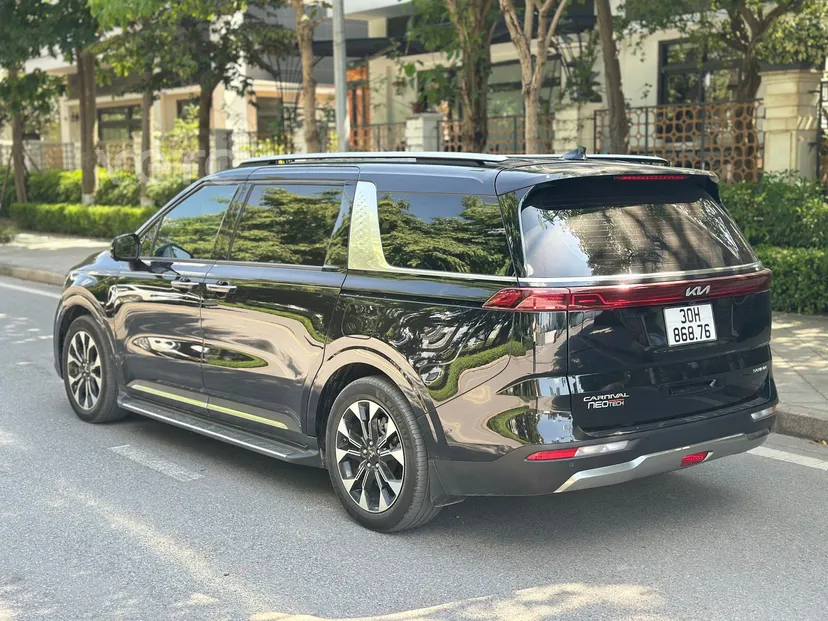 Hình ảnh xe KIA Carnival 2.2D Signature 2022 Đen 80.000 km