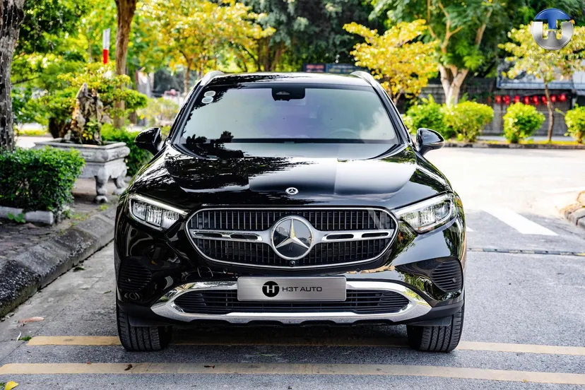Hình ảnh xe MERCEDES-BENZ C-CLASS 2024 ĐEN 9.000 KM