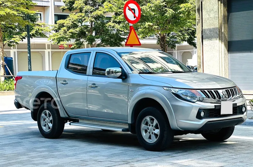 Hình ảnh xe Mitsubishi Triton 4x2AT 2016 Bạc 87.000 km