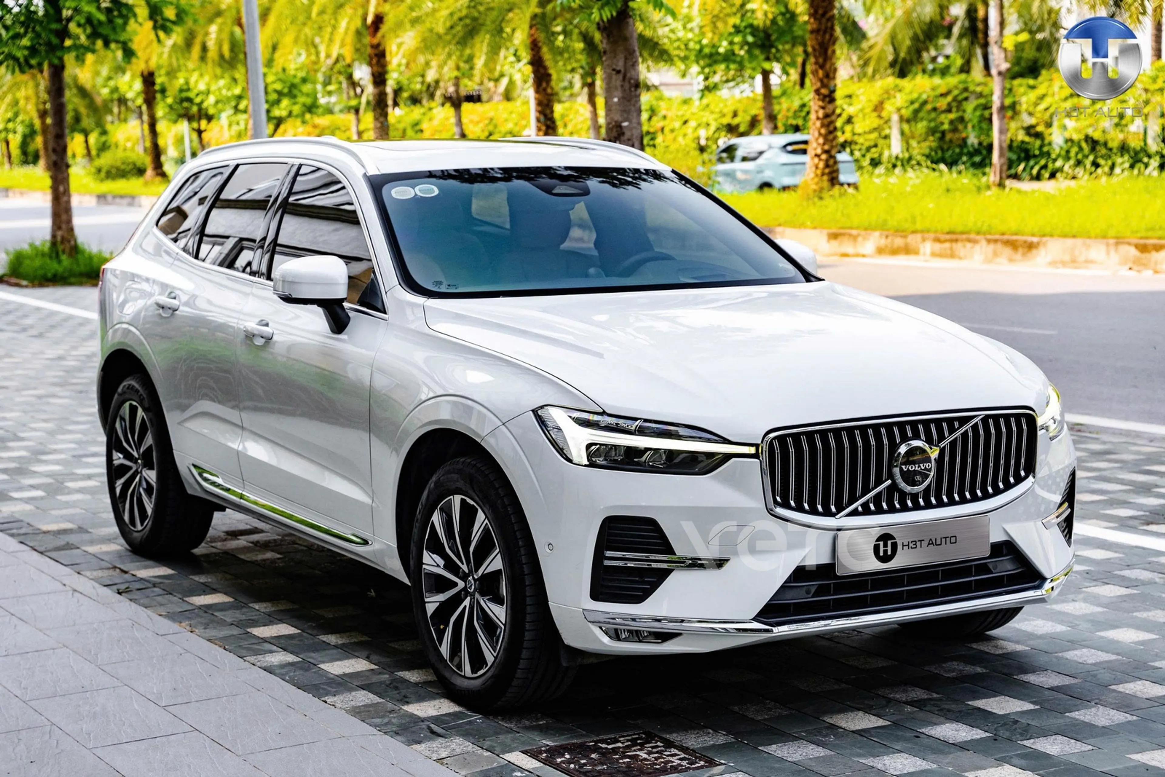 Ảnh xe VOLVO XC60 2023 TRẮNG 25.000 KM