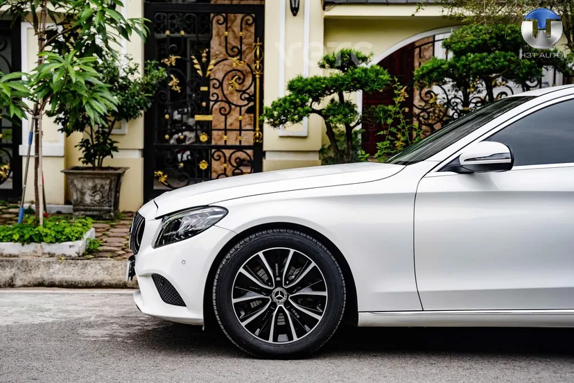 Hình ảnh xe MERCEDES-BENZ C-CLASS 2019 TRẮNG 50.000 KM
