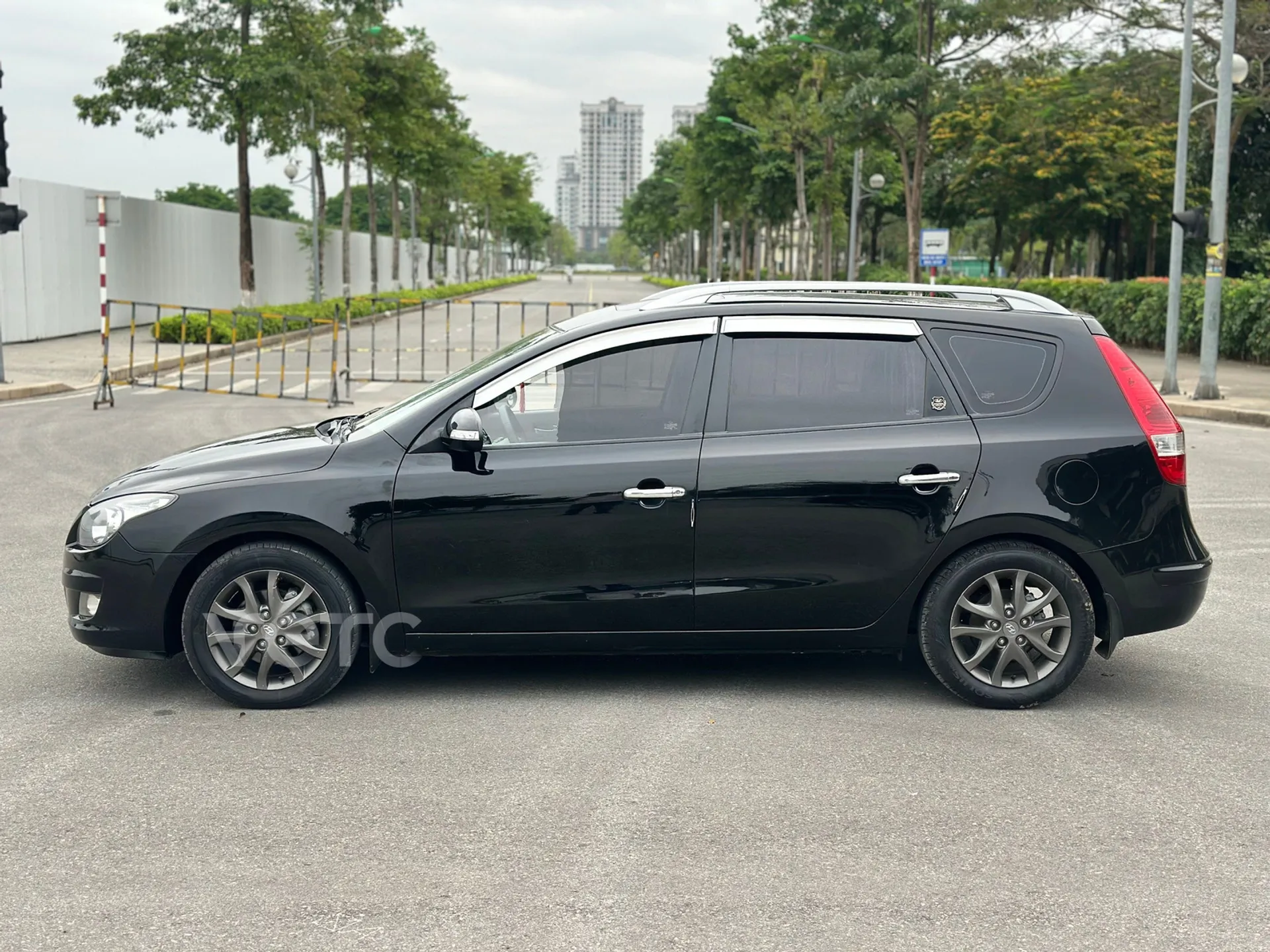 Hình ảnh xe HYUNDAI I30 1.6AT CW 2011 ĐEN 140.000 KM