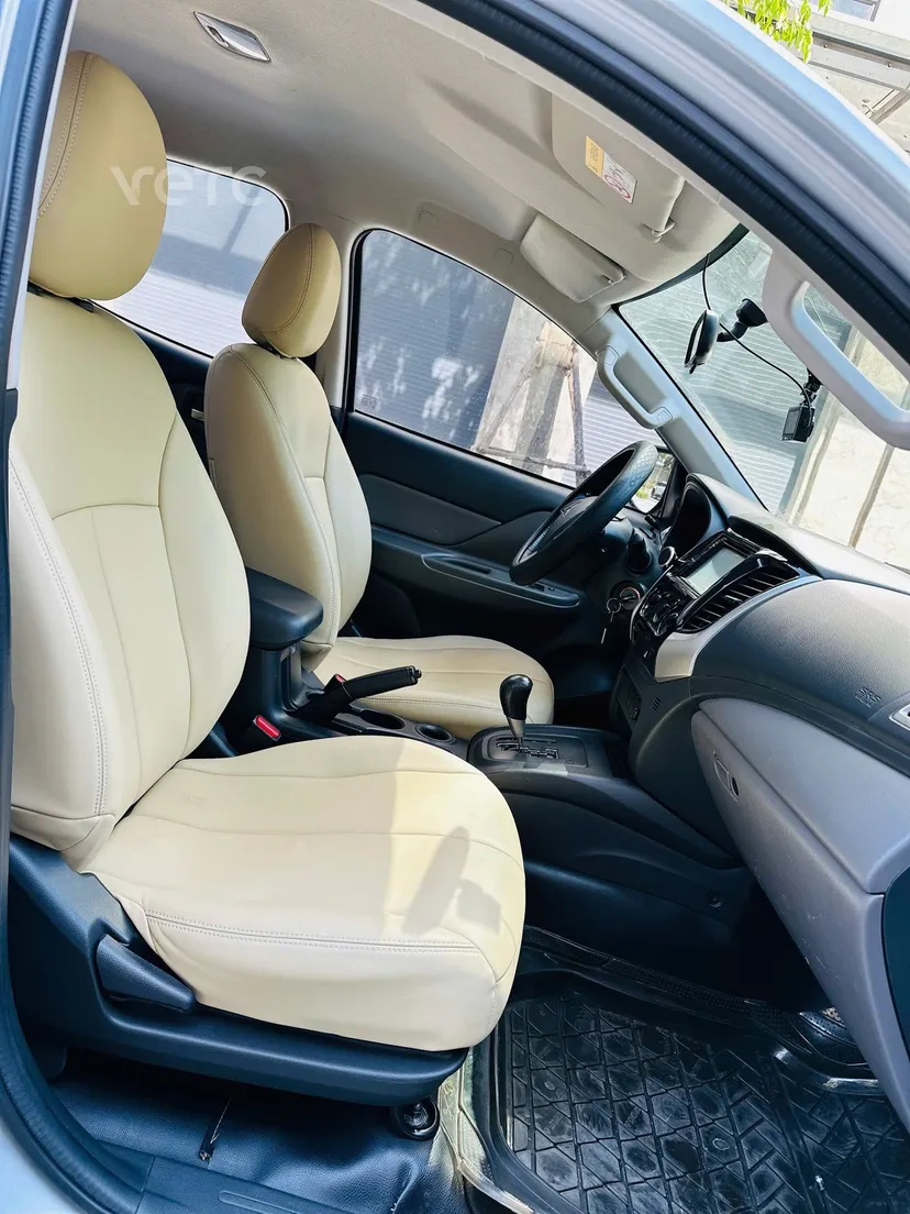 Hình ảnh xe Mitsubishi Triton 4x2AT 2016 Bạc 87.000 km