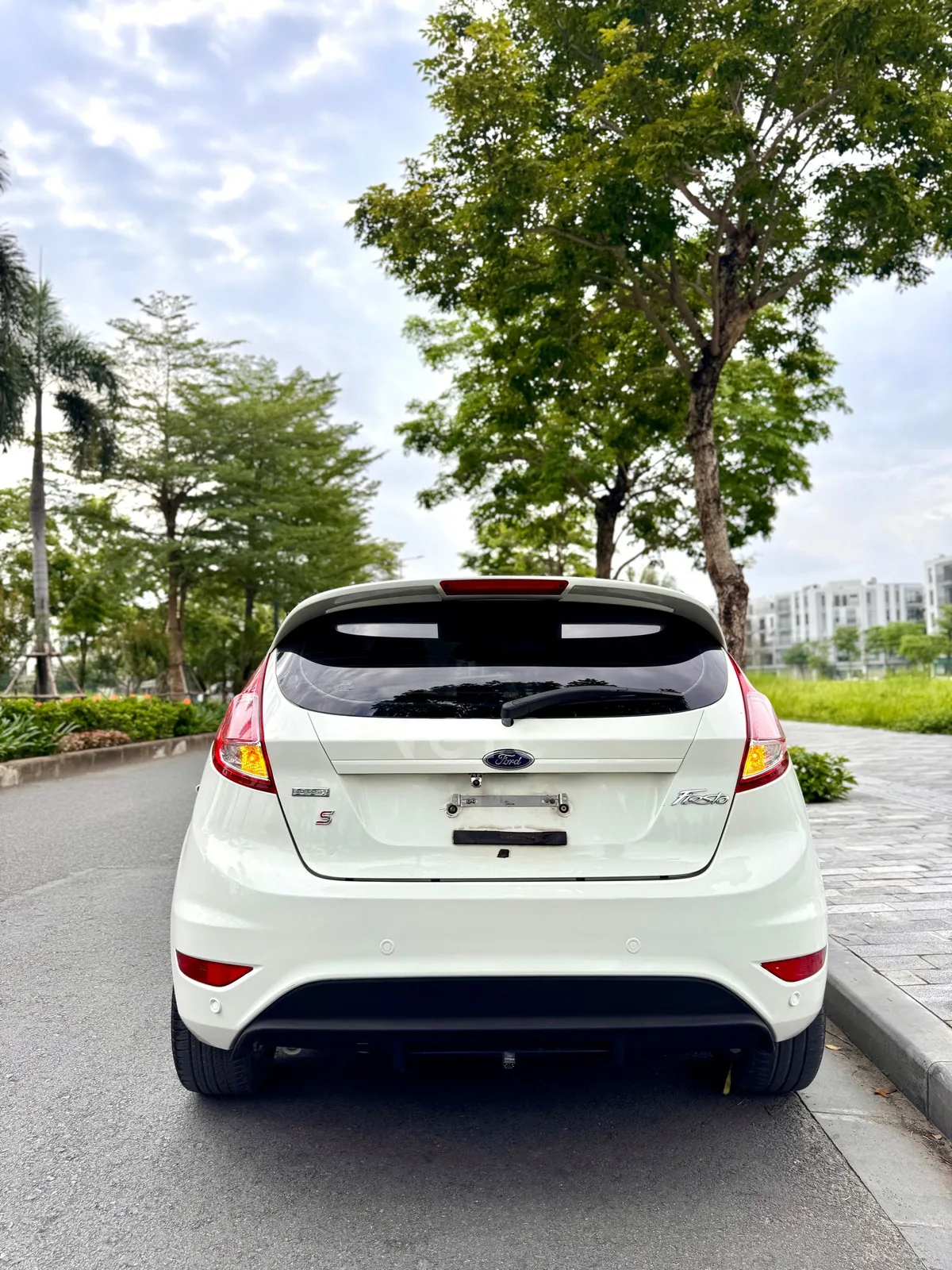 Hình ảnh xe FORD FIESTA 1.0S ECOBOOST 2018 TRẮNG 80.000 KM