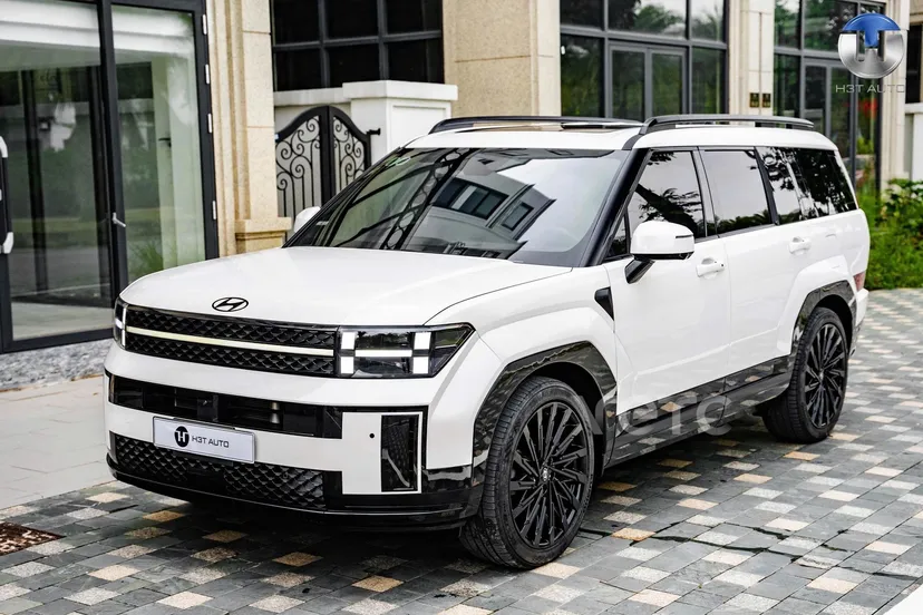 Hình ảnh xe HYUNDAI SANTA FE 2025 ĐEN 13.000 KM