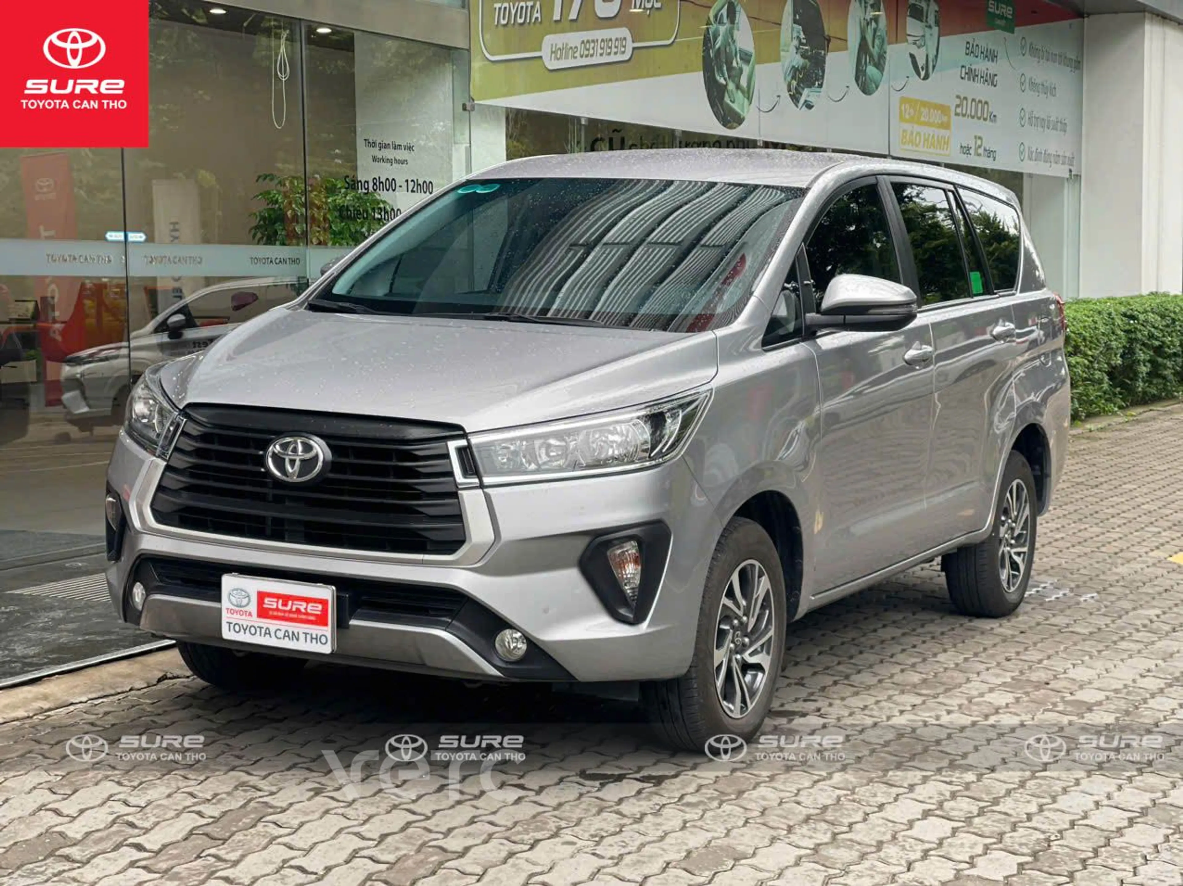 Ảnh xe Toyota Innova MT 2023 Bạc 8.000 km
