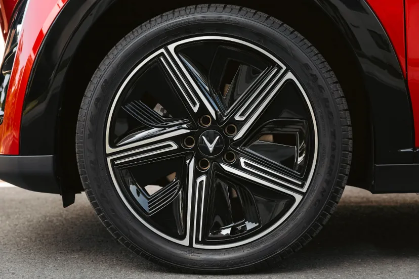 Hình ảnh xe VinFast VF7 2025