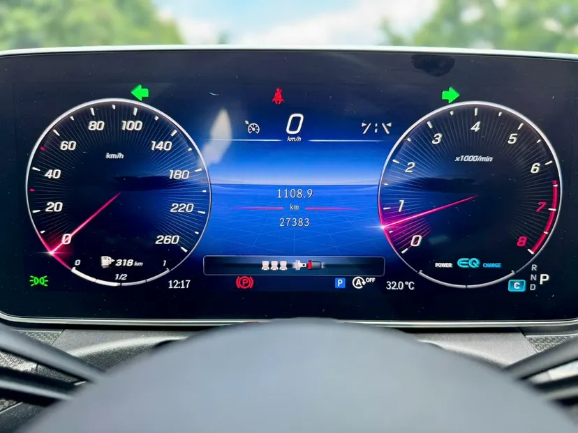 Hình ảnh xe C300 AMG xám/đen 2022 - V1