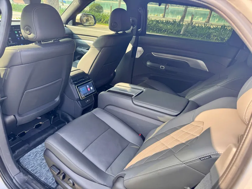 Hình ảnh xe VF9 bản plus sx 2023 miễn phí sạc đến t7/2027