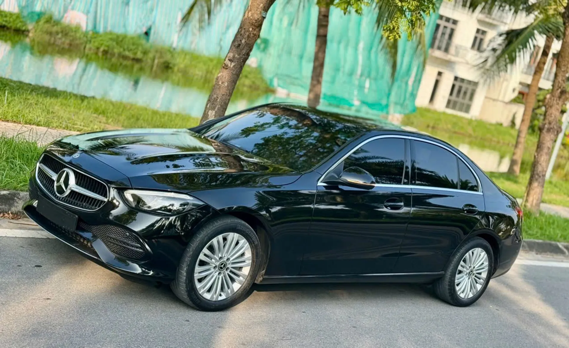 Hình ảnh xe C200 avangade đen/nâu dki 2023