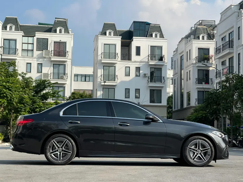 Hình ảnh xe Mercedes C300 AMG xám/đen 2022 - V1