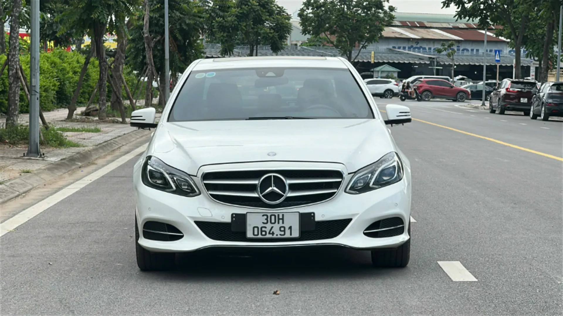 Hình ảnh xe Mercedes E250 sản xuất 2014 Màu trắng,nội thất đen